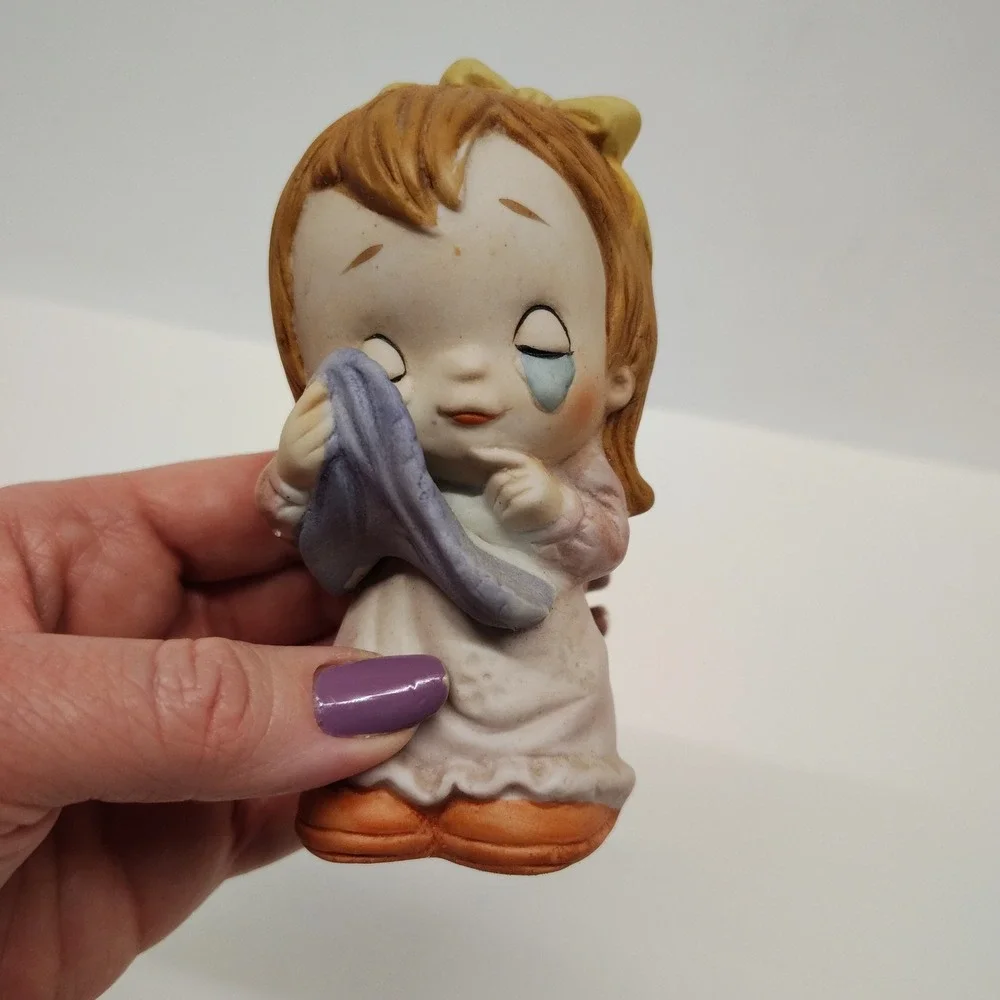 N/A vintage figurine